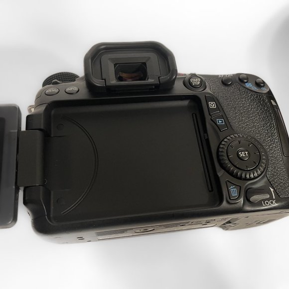 Canon EOS 70D DSLR Camera Body + Accessories - Picture 12 of 17